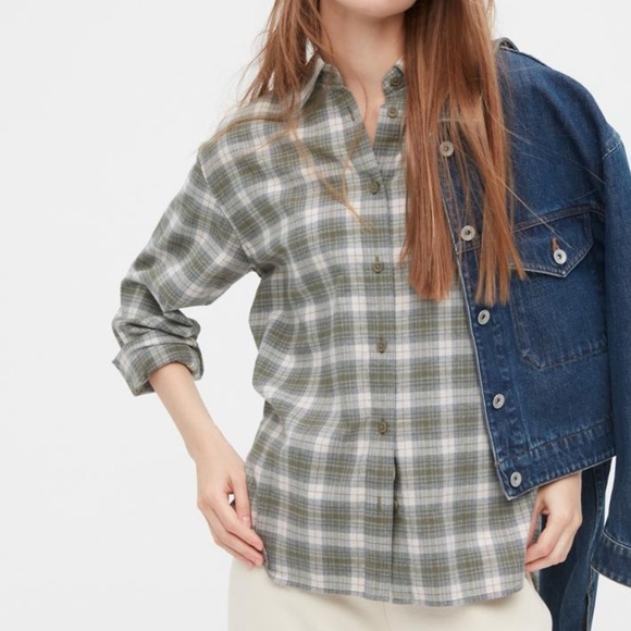 Uniqlo Tops - ✨Uniqlo Green Plaid Button Down Shirt